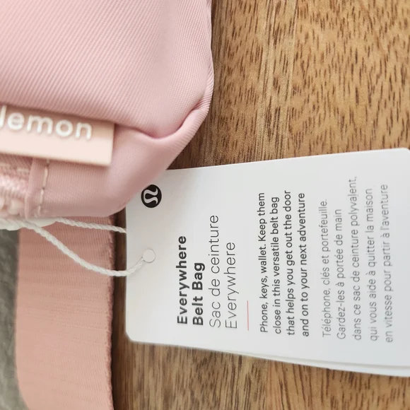 NWT Lululemon Everywhere Belt Bag Pink - Picture 2 of 6